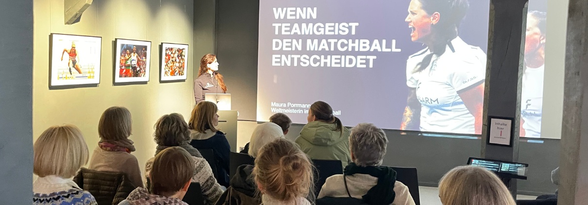 Maura Porrmann im Forum Anja Niedringhaus