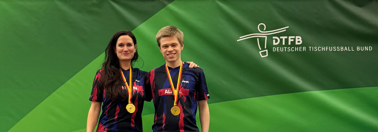 Die amtierenden Deutschen Meister im Tischfußball Maura Porrmann und Justus Aust
